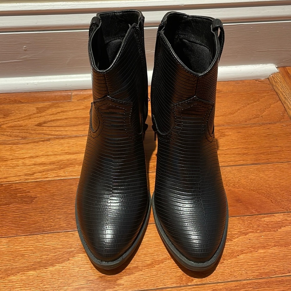 Ankle boot size 7 1/2